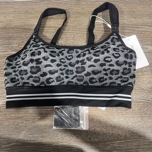 Stylish Black Leopard Print Sports Bra